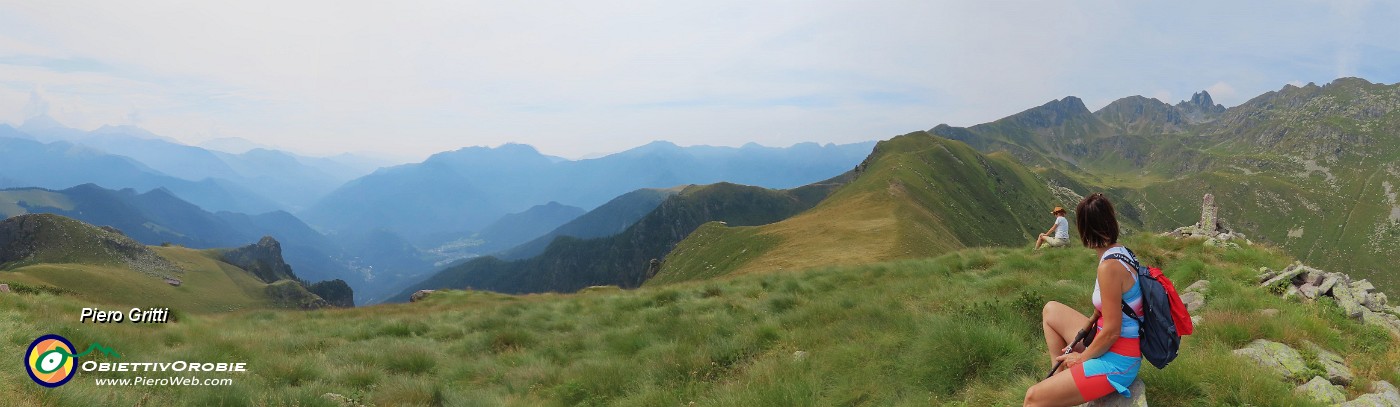 56 Vista panoramica dalla cima del Mincucco con torrione a sx e Valletto a dx .jpg